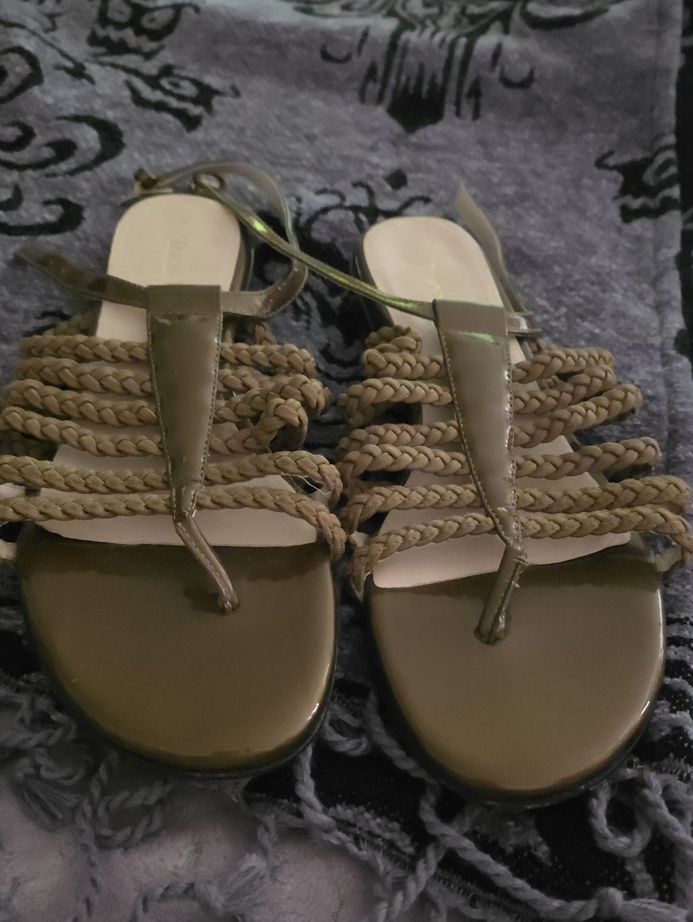 Taryn Rose Olive Braided T-Strap Sandalssz 8.5 M Very Good Condition